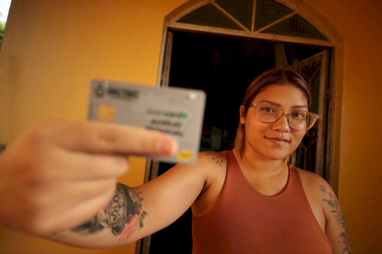 Governador Wilson Lima entrega 800 novos cartões do Auxílio Estadual e reforça ações sociais em Autazes
