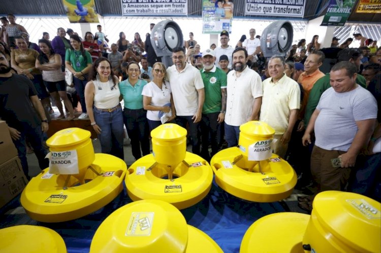 Em Rio Preto da Eva, governador Wilson Lima entrega cartões do Auxílio Estadual e novos equipamentos para o setor primário