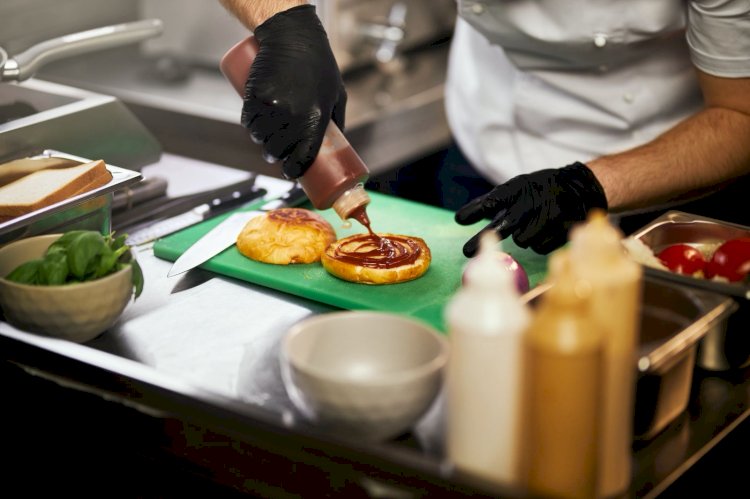 Com expectativa de crescimento de 20% do setor de food service, Grupo Queiroz reforça estratégia para atender demanda na Copa